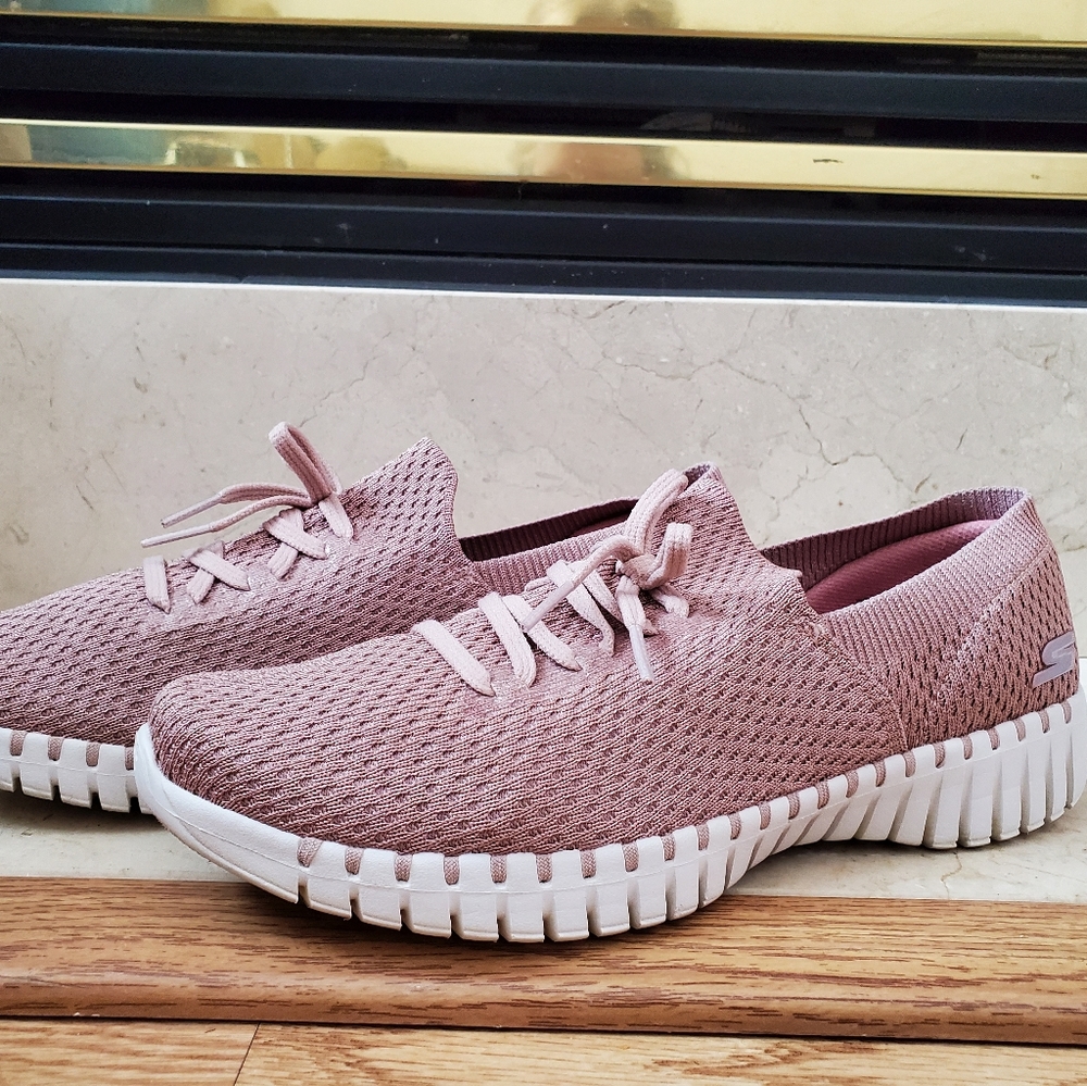 Skechers GO WALK shoes Size 9.5